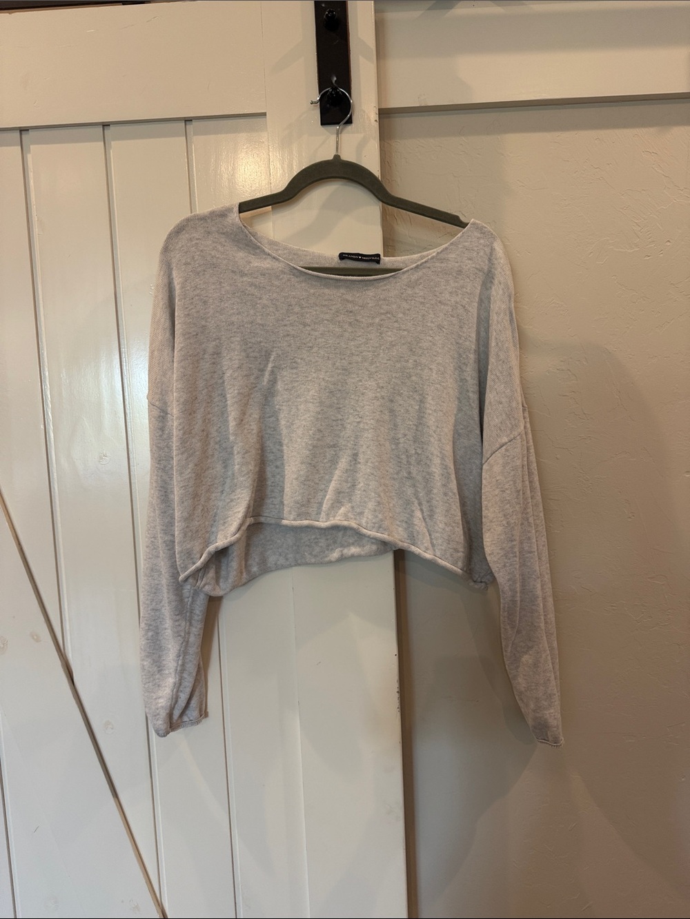 Brandy Melville Light Gray Cropped Long-Sleeve Women's Top - Casual Pullover
